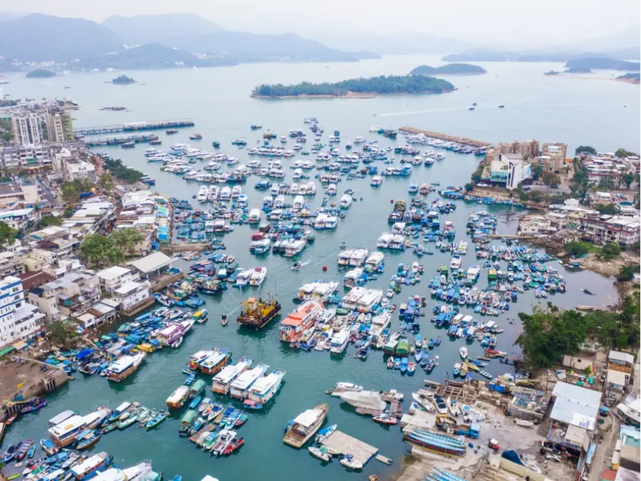 Sai Kung Town (seafood restaurants, fishing harbor)