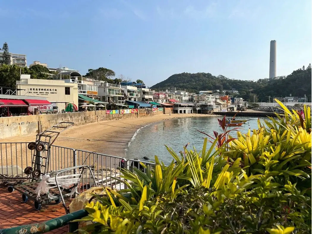 Yung Shue Wan (cafés, art shops)